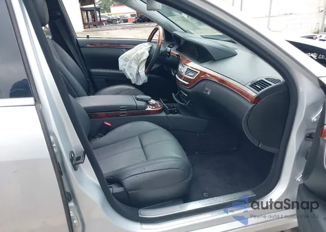 2008 Mercedes-Benz S 550 z USA, uszkodzony, nr VIN WDDNG71X38A230679